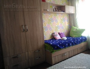 шкаф и кроватка в детскую комнату